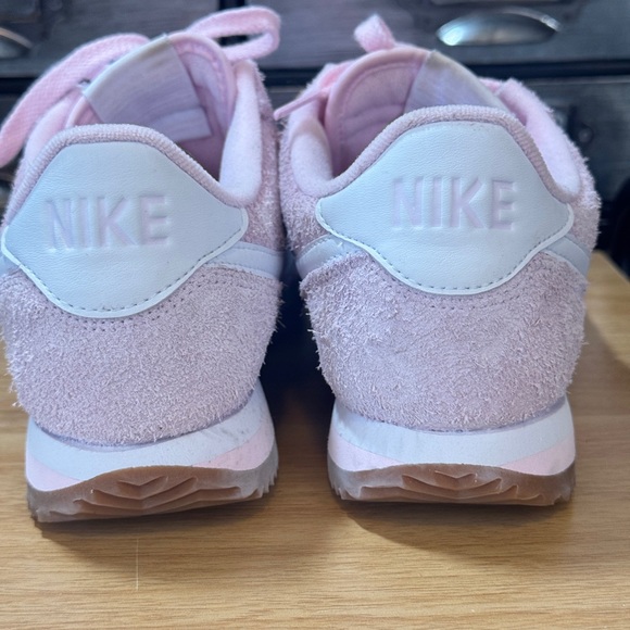 🩷🤍 NIKE PINK CORTEZ SNEAKERS🤍🩷 - Picture 3 of 8